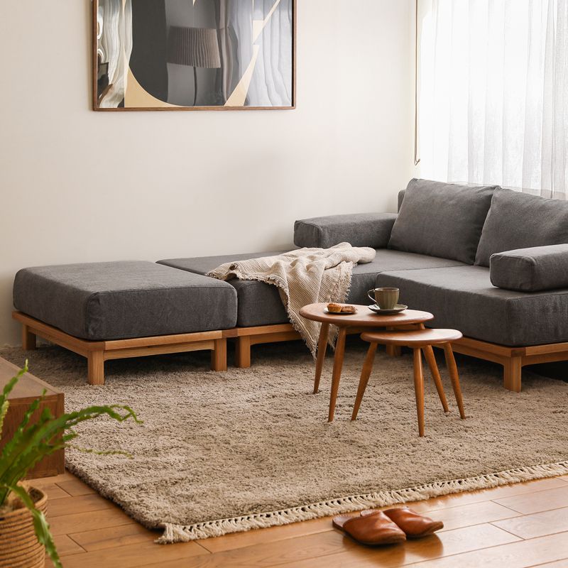 幅、奥行きの違うサイズを、自由に組み合わせて使える「rect unit sofa（レクト ユニットソファー）」シリーズ。ソファーに合わせて、ゆったりと足を伸ばしてくつろげるオットマンタイプです。 [3]