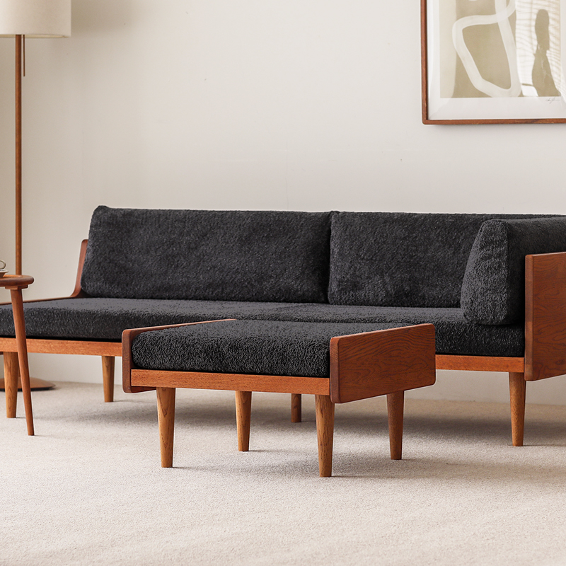 薄く、細く、軽やかをテーマに、ゆったり感も兼ね備えて設計をした「Lys（リス）」シリーズ。都心の賃貸マンションやワンルームなど、小さなスペースでも快適にお過ごしいただけます。 [4]