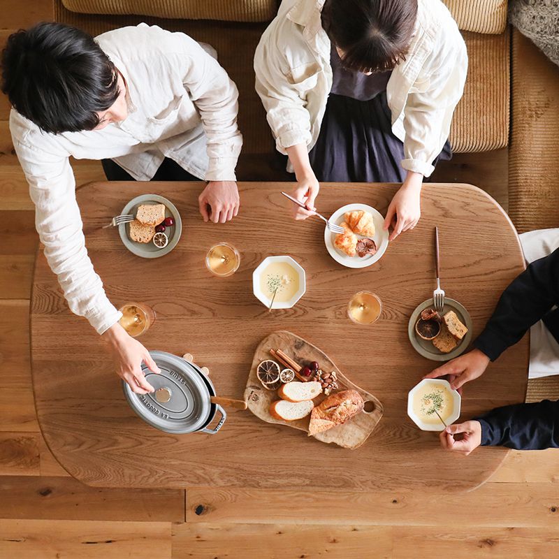 利便性とゆとりを備えたダイニングシリーズ「culum（クルム）」。  2人掛けソファーとカウチソファーを組み合わせたダイニング 3点セットです。 [5]