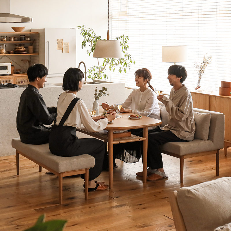 利便性とゆとりを備えたダイニングシリーズ「culum（クルム）」。2人掛けソファーとベンチを組み合わせたダイニング 3点セットです。 [3]