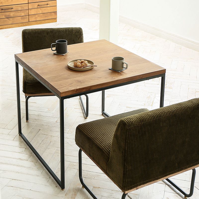 ヴィンテージ感溢れる、メンズライクな雰囲気が魅力の「WIRY（ワイリー）」シリーズ。省スペースに最適な、2人掛けのダイニング3点セットです。 [2]