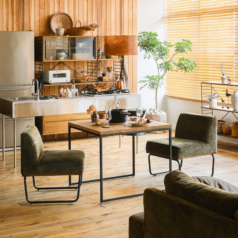 ヴィンテージ感溢れる、メンズライクな雰囲気が魅力の「WIRY（ワイリー）」シリーズ。省スペースに最適な、2人掛けのダイニング3点セットです。 [3]