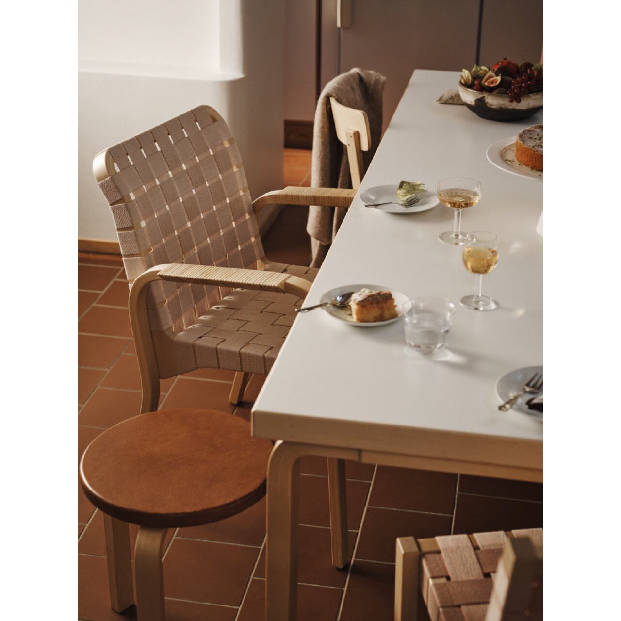 テーブル 86 / ホワイト ラミネート / W210xD100cm / 6～8人掛けテーブル / アアルト テーブル / L - レッグ / アルヴァ・アアルト / Table 86 / white laminate / Artek（アルテック）/ ダイニングテーブル / 正規販売店 [2]