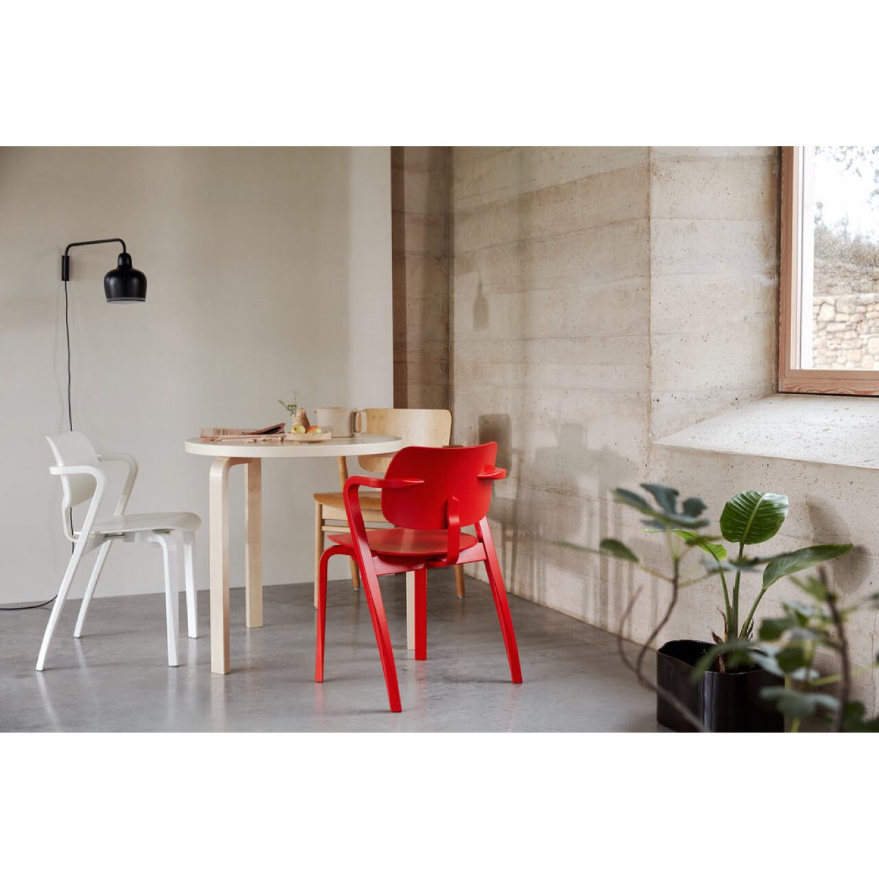 テーブル 90B / ブラック リノリウム / Φ75cm / 1～3人掛けテーブル / 3本脚 / アアルト テーブル / L - レッグ / アルヴァ・アアルト / Table 90B / black linoleum / Artek（アルテック）/ デスク / テーブル / 正規販売店 [3]