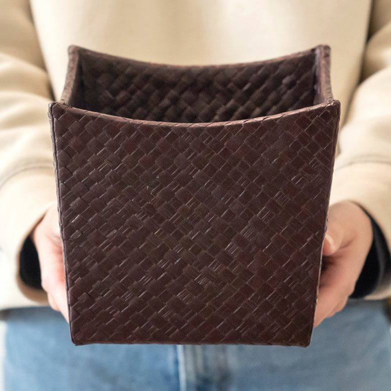 ゴミ箱はもちろんプランターカバーや収納バスケットにも使える [3]