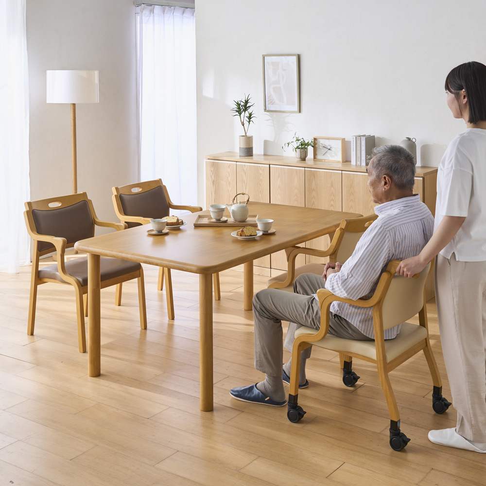 立ち座りしやすいダイニングシリーズ 室内移動キャスター付き 安心グリップチェア [2]