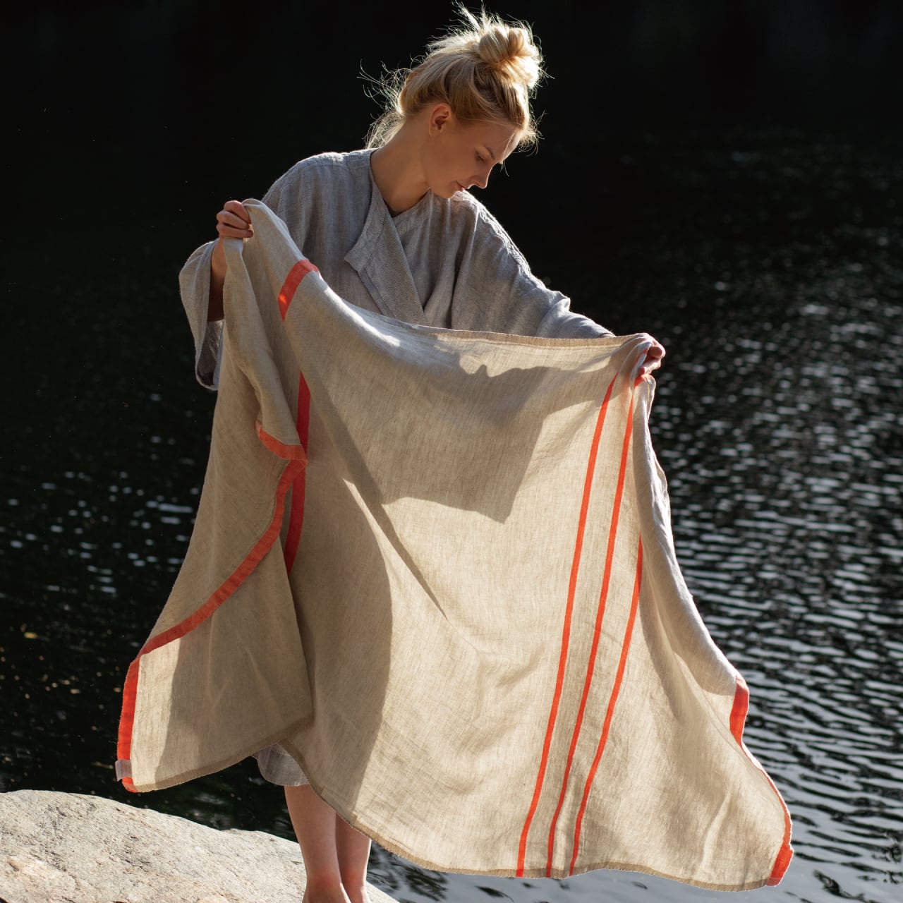 【ONLINE限定】USVA マルチユースタオル / linen-orange / 95x180cm / ウォッシュドリネン / 吸水 / 速乾 / タオル / バスタオル / ブランケット / テーブルクロス / LAPUAN KANKURIT（ラプアン カンクリ） [3]
