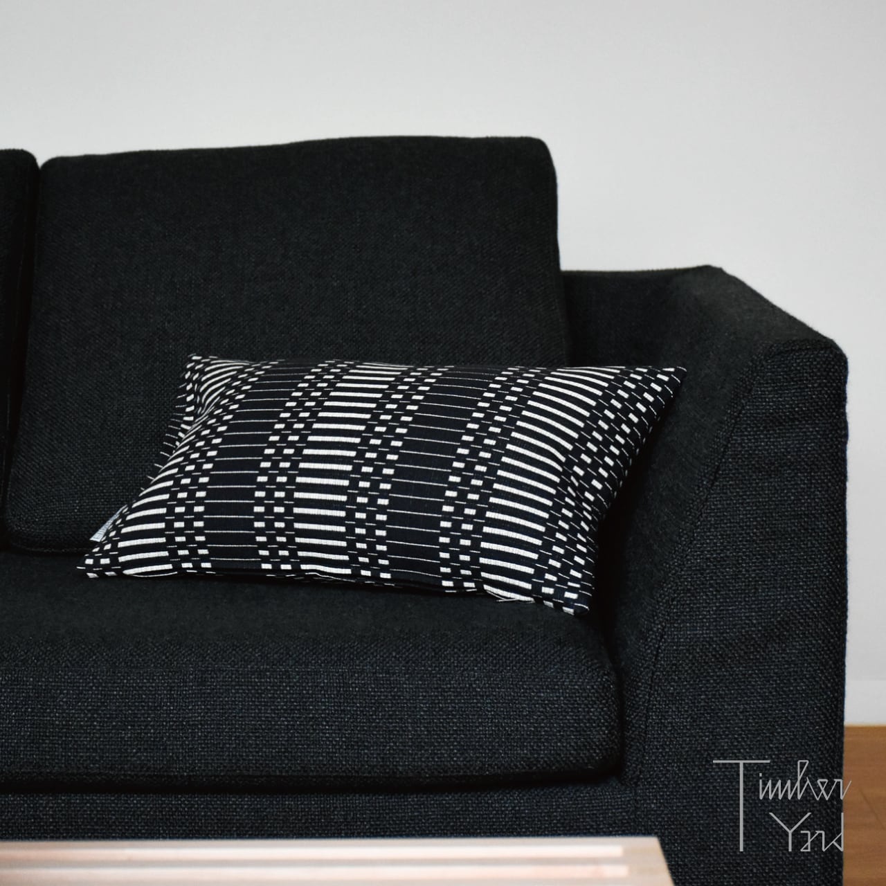 Rectangle Cushion Cover Helios / Black / 30×50cm / Johanna Gullichsen（ヨハンナ・グリクセン）/ ヘリオス / ブラック / ファスナー付き / クッション付き / コットン / 正規販売店 / クッションカバー [3]