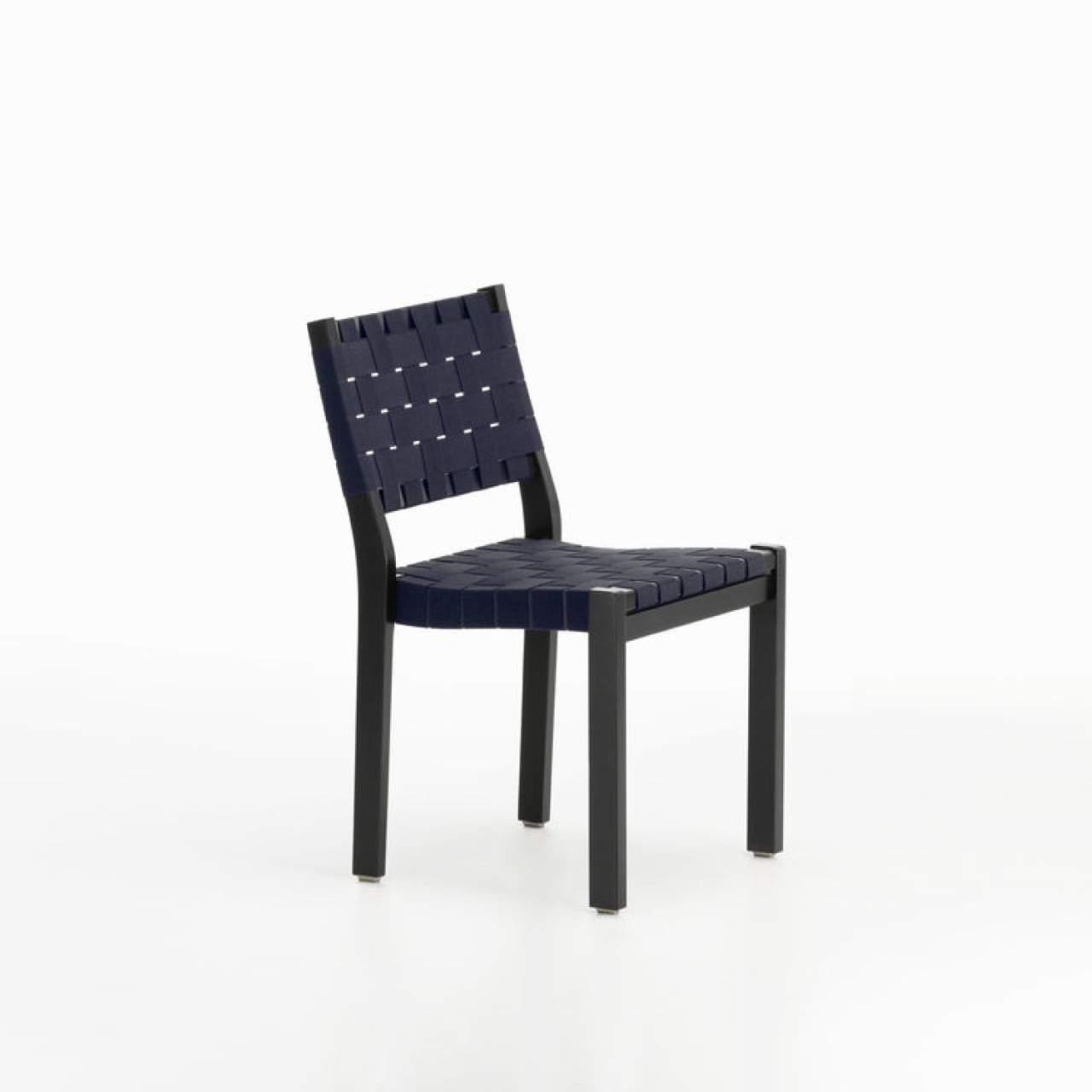 チェア 611 / ブラック ラッカー / ウェビング ブラック/ブルー / スタッキング可 / アルヴァ・アアルト / Chair 611 / black lacquer / Artek（アルテック）/ 正規販売店 [2]