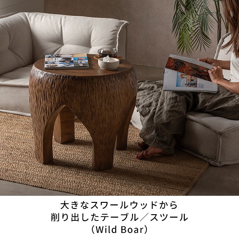 数十年の歳月を重ねた天然木から削り出された、スワールウッド無垢材の丸型コーヒーテーブル [3]